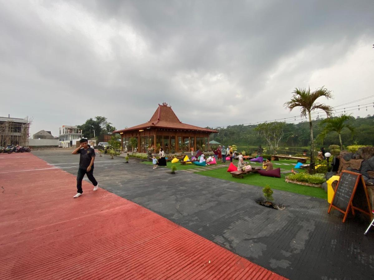 Resort & Resto Talaga Sundayana Subang Exterior foto